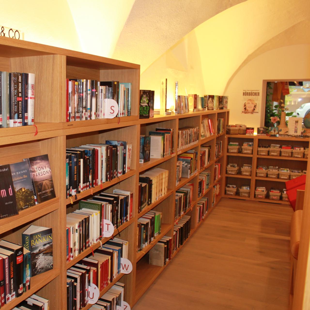 Bücherregal Erdgeschoß